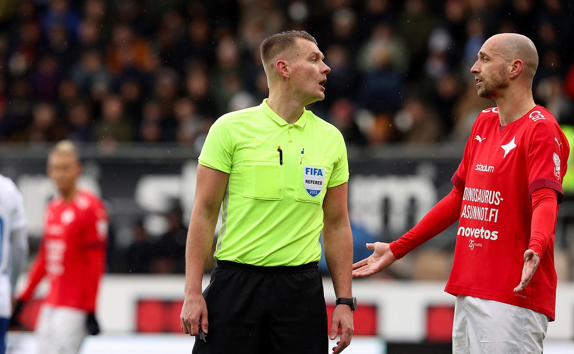 Kolme suomalaistuomarinelikkoa valittu Konferenssiliigan otteluihin