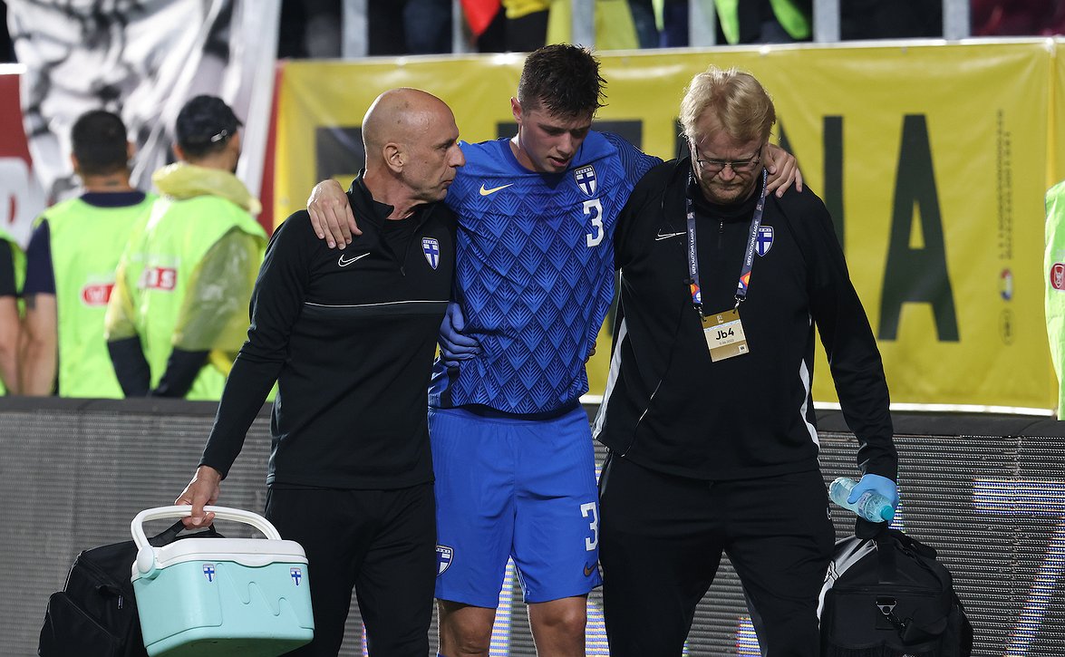 Pohjeluussa murtuma - Daniel O'Shaughnessy sivuun Huuhkajista