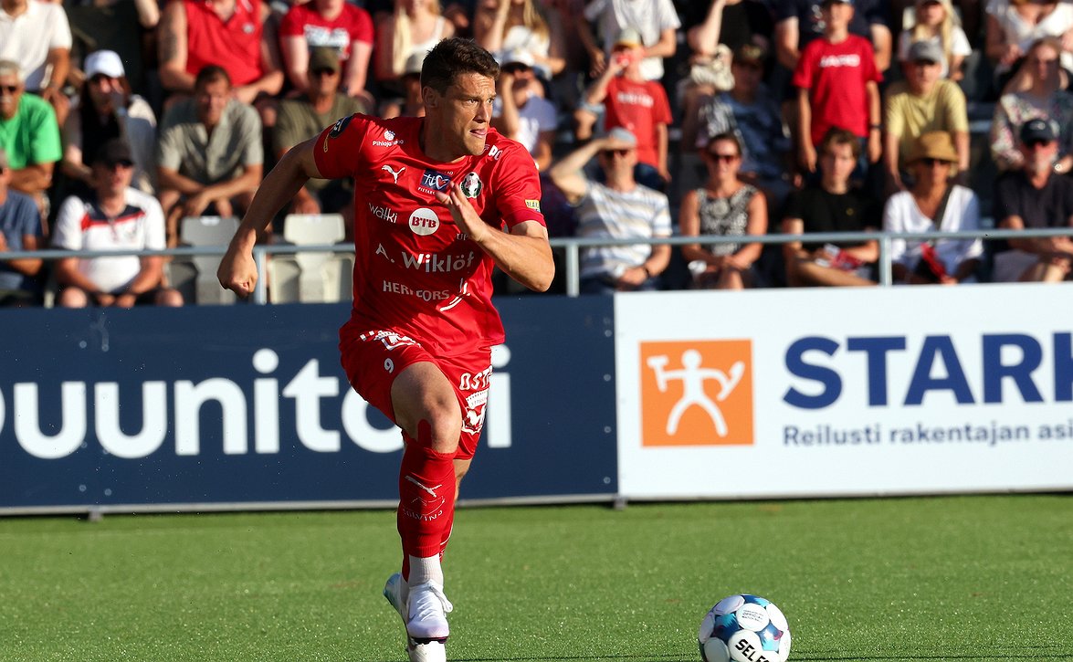 Pelaajat JPY:n sopimuksettomien pelaajien ensimmäisellä leirillä ovat tässä