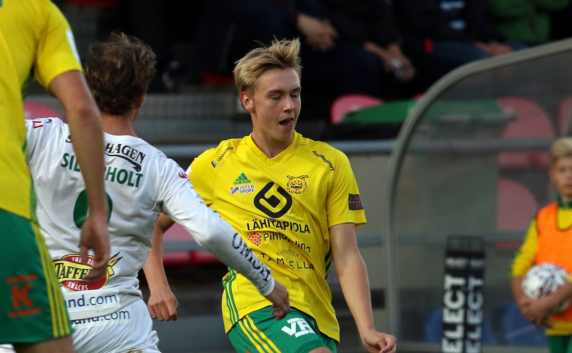 ​Santeri Haarala innolla KuPS-paitaan – "Jäänyt tosi hyvä ja ammattimainen kuva"