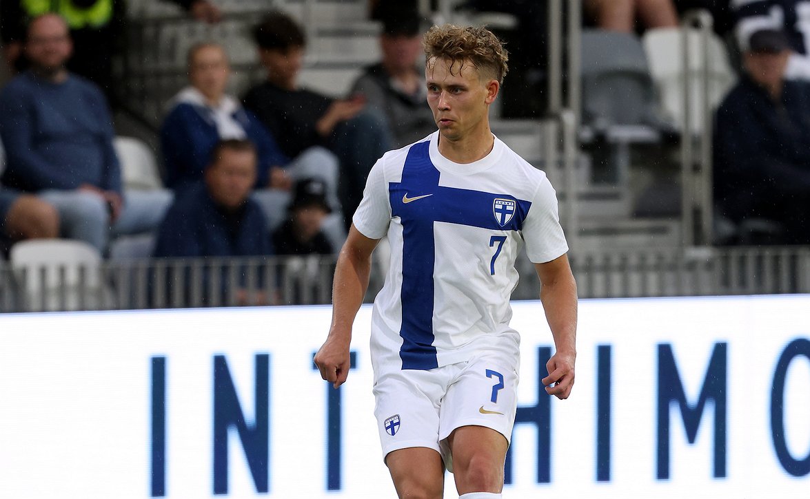 Naatan Skyttä on ponnistanut Ilveksestä monen mutkan kautta Huuhkajiin