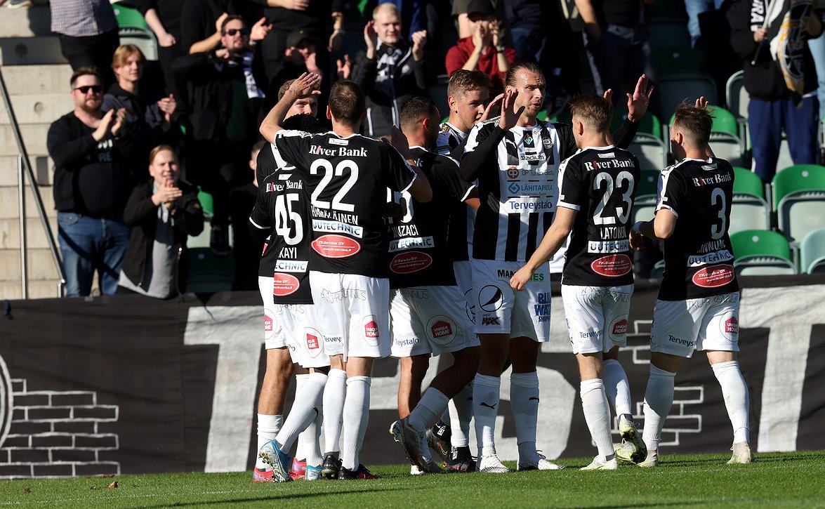 Ykkösessä perjantaina todellinen huippukamppailu - kärkipaikka pelissä Turussa