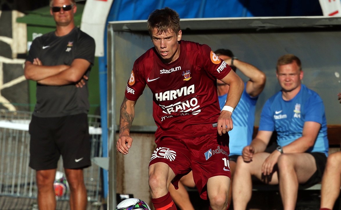 ​Robert Taylor JJK:sta RoPSin riveihin