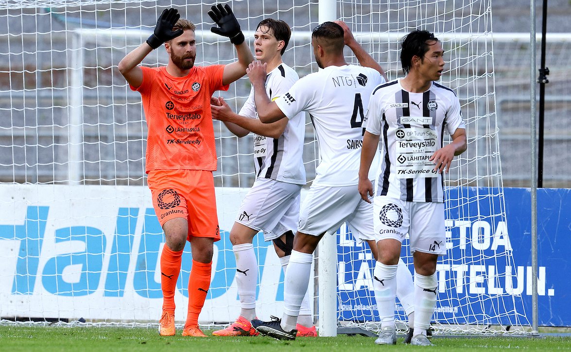 TPS-pelaajat tekivät perinteisen vierailun Turun yliopistolliseen keskussairaalaan