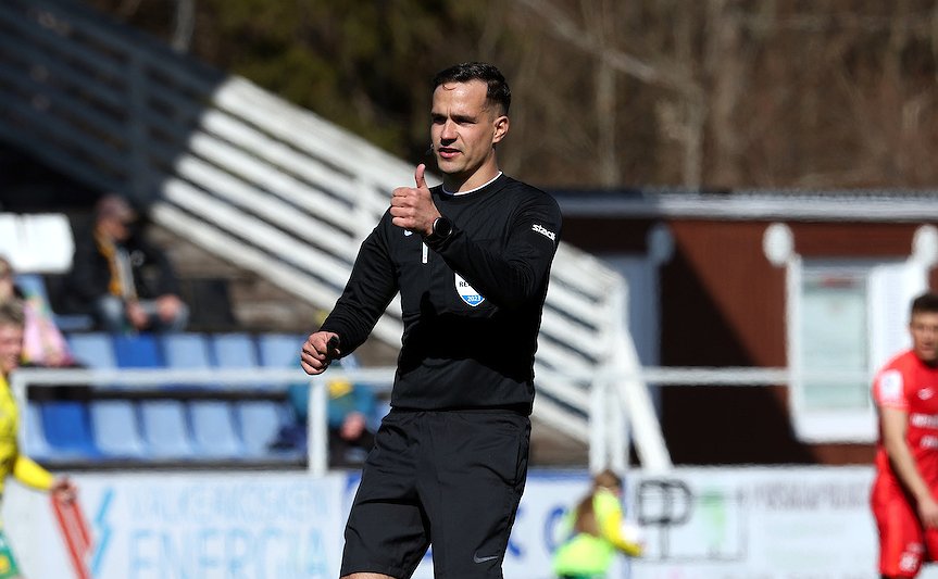 Erinomaisia otteita - Oliver Reitala nousee erotuomariksi U17-poikien EM-lopputurnauksessa