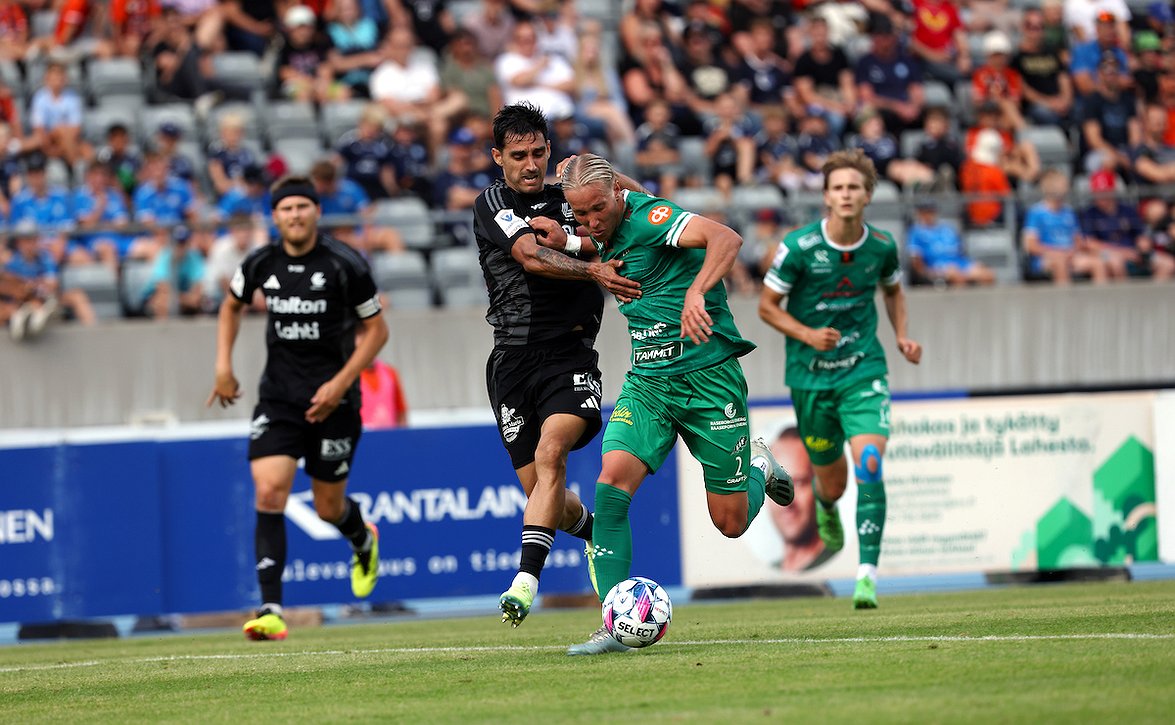 Ykkösliigan kärjessä tiivistä