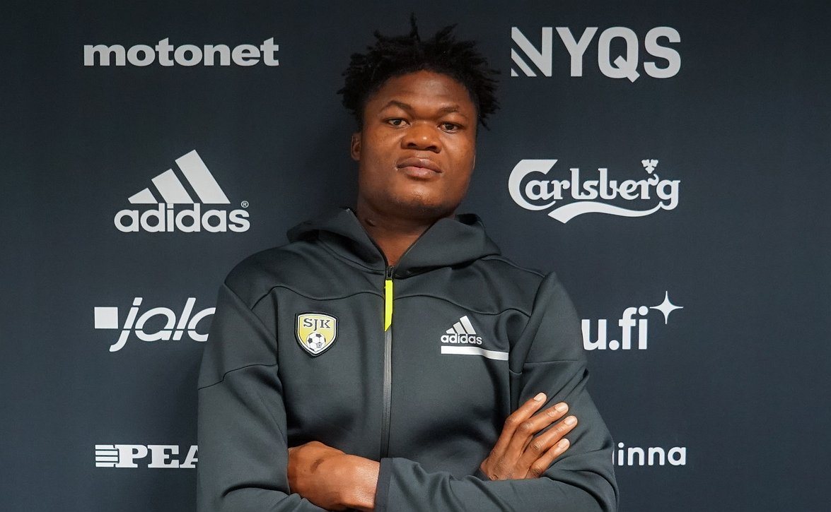 Ghanalaispuolustaja Terry Yegbe jatkaa SJK:ssa - "Tavoite päästä edustusjoukkueen mukaan"