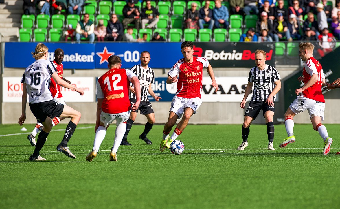 "En tiedä, mitä toisella jaksolla tapahtui" - FC Lahti jäi VPS:n jyrän alle