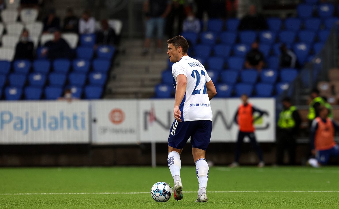 Filip Valencic haki pelituntumaa KuPS Akatemian riveistä 