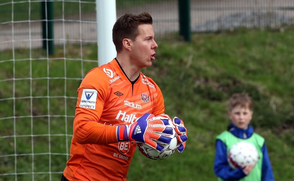 Henrik Moisander Interin maalille