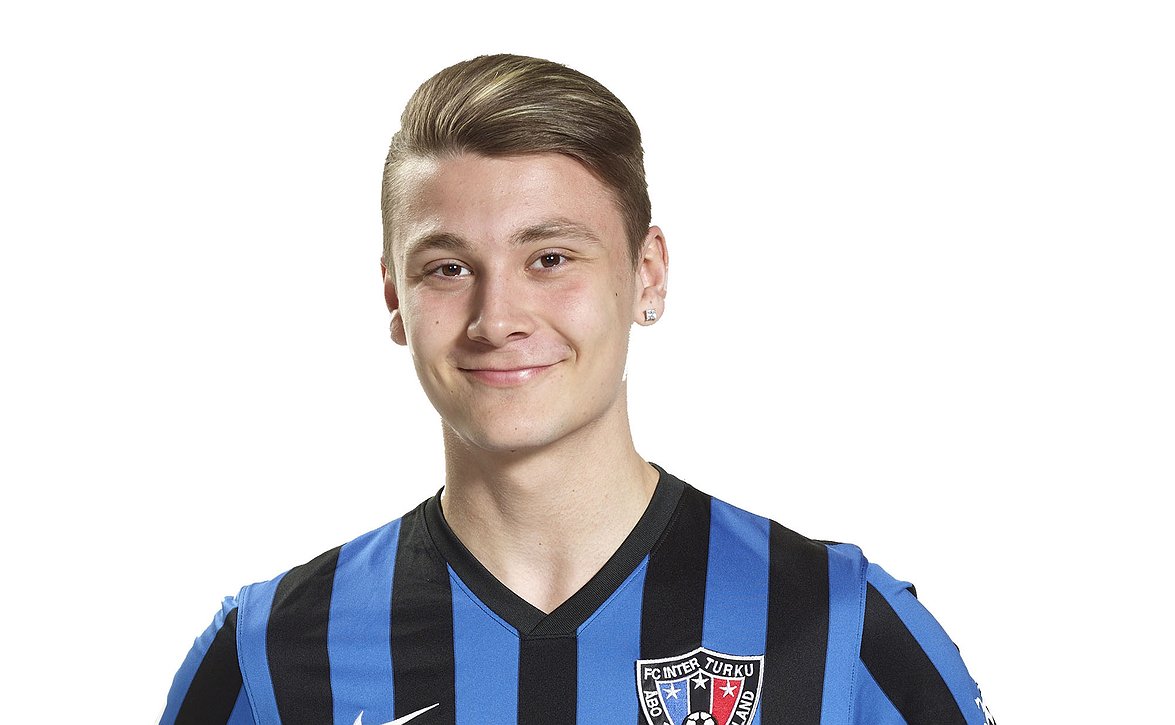 Kaan Kairinen vain tänään U18-maajoukkueen matkassa