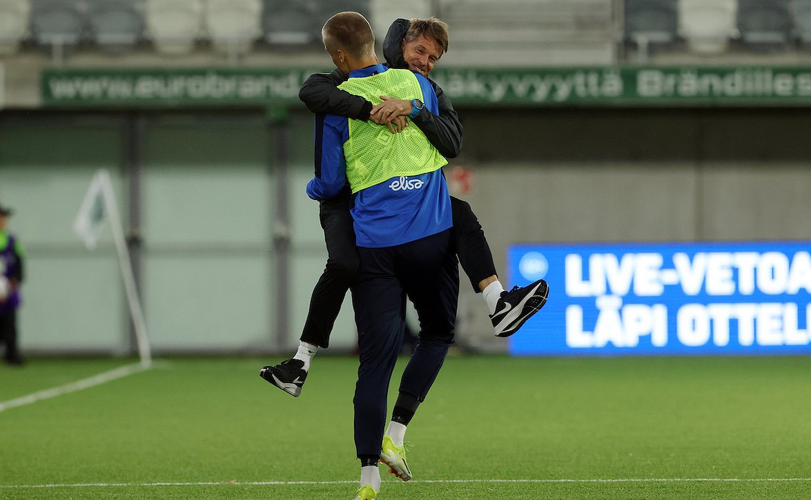 Pikkuhuuhkajat upeaan voittoon yli 5200 katsojan edessä