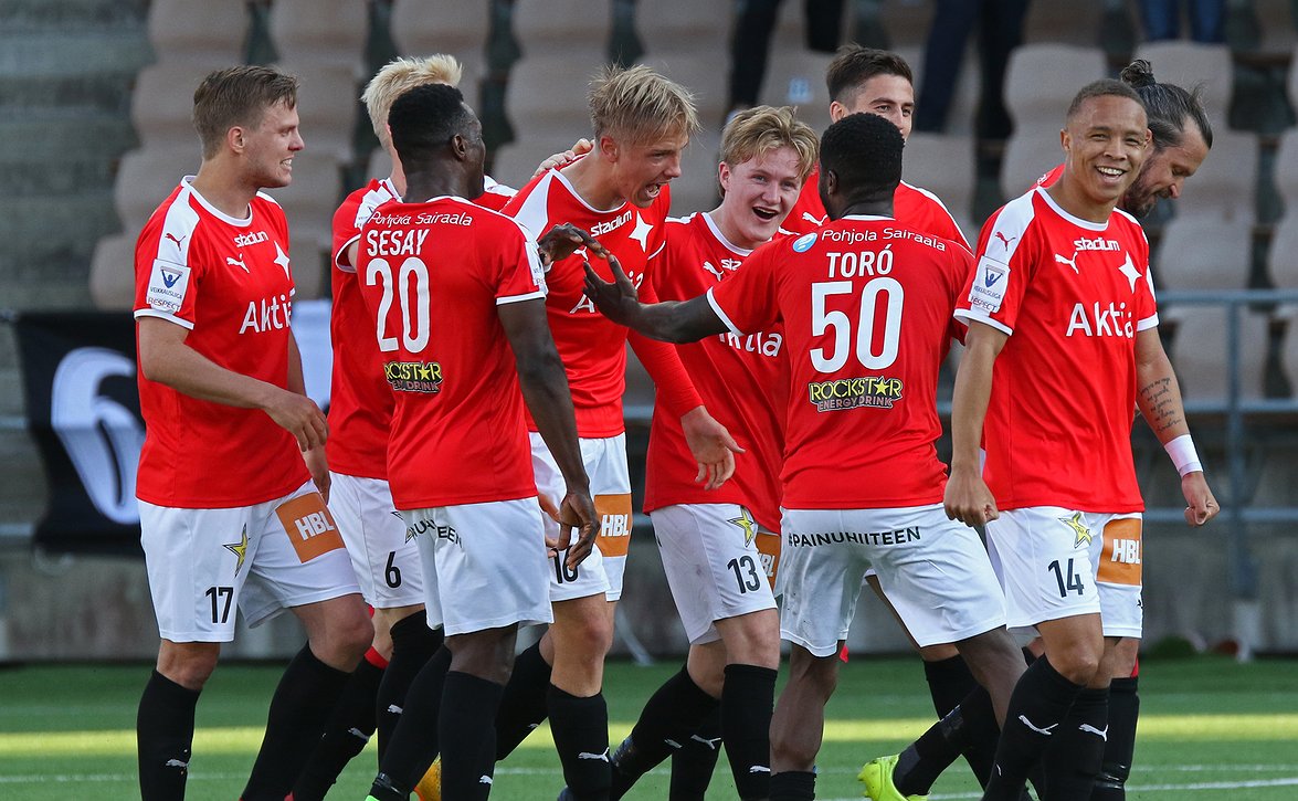 "Meillä on Suomen parhaat kannattajat" - HIFK:n urheilutoimenjohtaja Mika Lönnström ylistää faneja