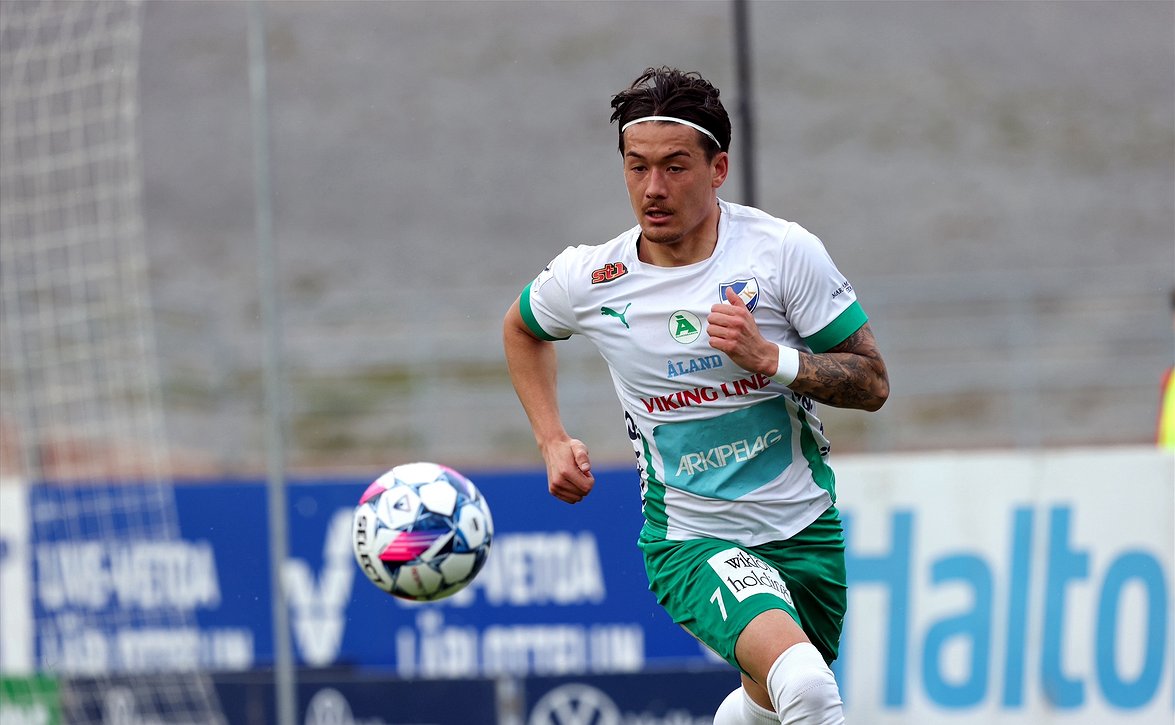 IFK Mariehamnissa iloitaan Adam Larssonin paluusta - "Luotettava maalintekijä Veikkausliigatasolla"