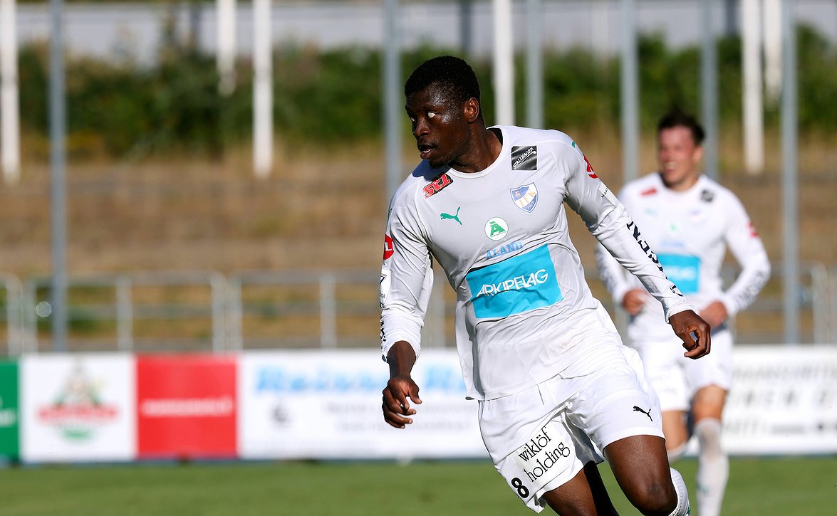 ​"Hänellä on vielä enemmän annettavaa" – Olawale Teheltä odotetaan paljon IFK Mariehamnissa