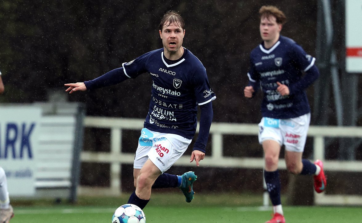 "Koen että minulla on vielä paljon annettavaa" - AC Oulun Aleksi Paananen on jo kahdeksas ottelumäärässä