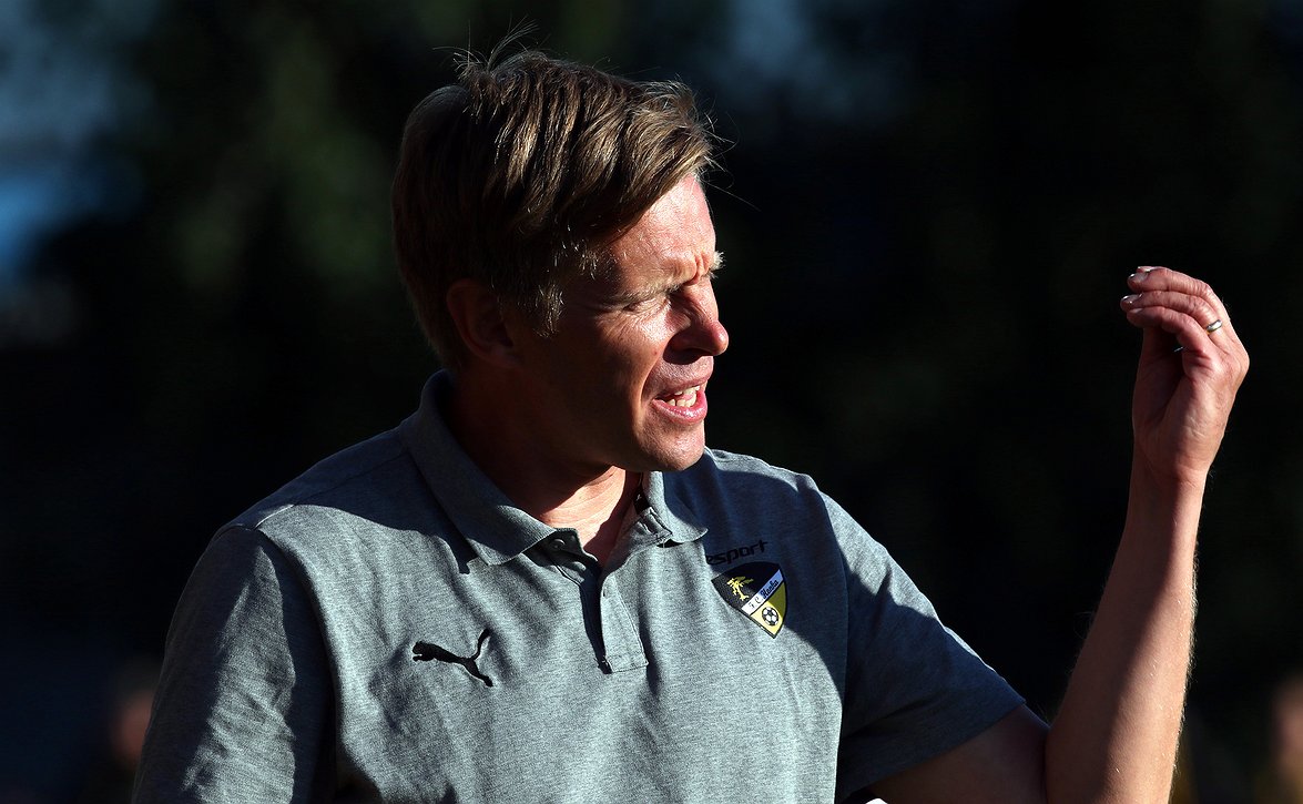 "Olemme saaneet aikaiseksi kehittyvän ilmapiirin" - Vasara tyytyväinen Hongan valmennusryhmään