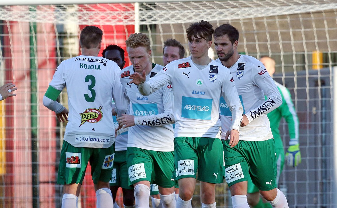 ​"Pääsimme hyvin sisään ulkokenttäpeliin" – Grönvitt-luotsi Lundbergilla ilonaiheita