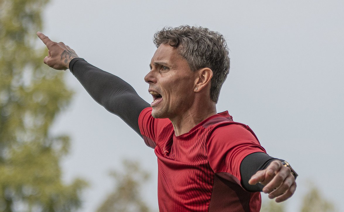 ​"Tulos mitataan treeniviikon jälkeen ottelussa" – KuPS-luotsi Valakari nauttii työstä joukkueen kanssa