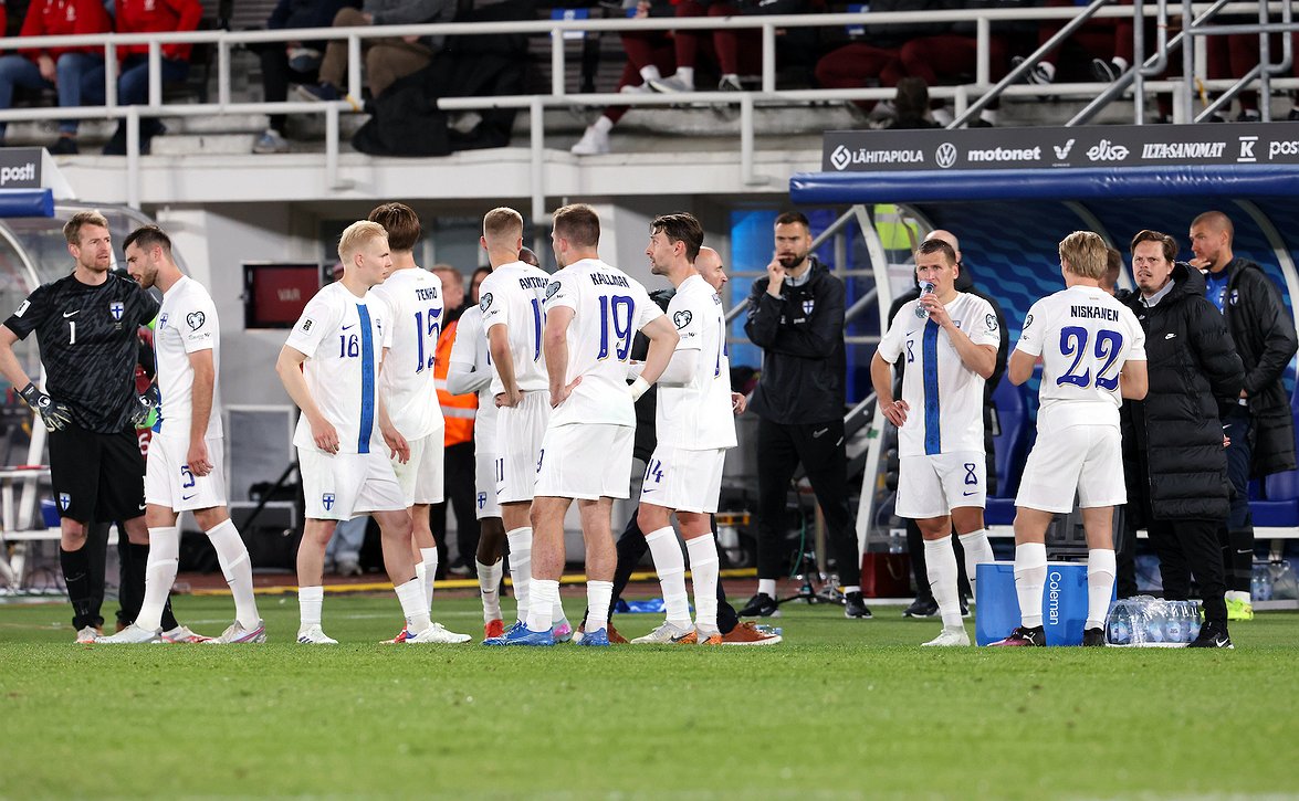 "Jos muutoksia tapahtuu, olemme valmiit reagoimaan" - Huuhkajat kohtaa Valko-Venäjän puolueettomalla maaperällä