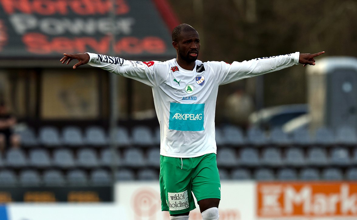 ​IFK Mariehamnin Abubakari selvinnee säikähdyksellä – tuskin vakavaa polvivammaa