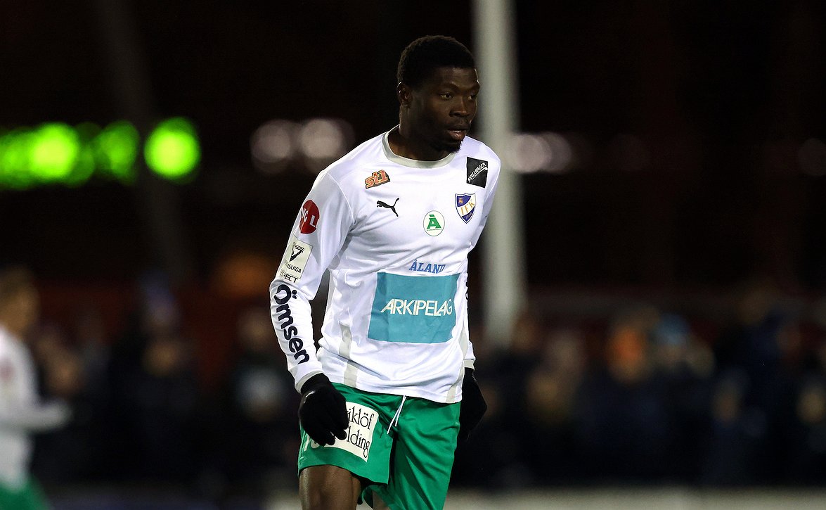 ​"Kaksi aivan erilaista puoliaikaa" - IFK Mariehamn otti odotetun voiton FC Vaajakoskesta