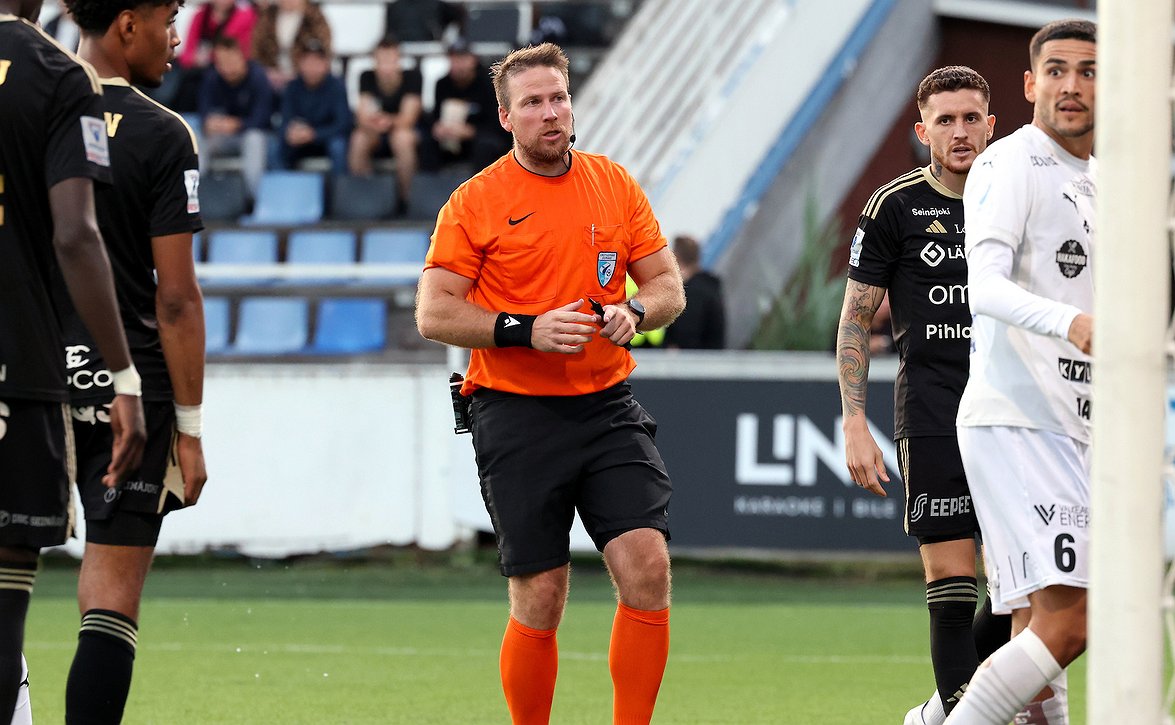 ​Jäähyväiset kahdelle kokeneelle erotuomarille – Petri Viljanen ja Jouni Lemettinen jättivät Veikkausliigakentät