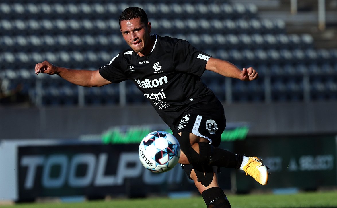 "Vauhtia ja vaarallisia tilanteita" - FC Lahti jyräsi voittoon FC Hakasta