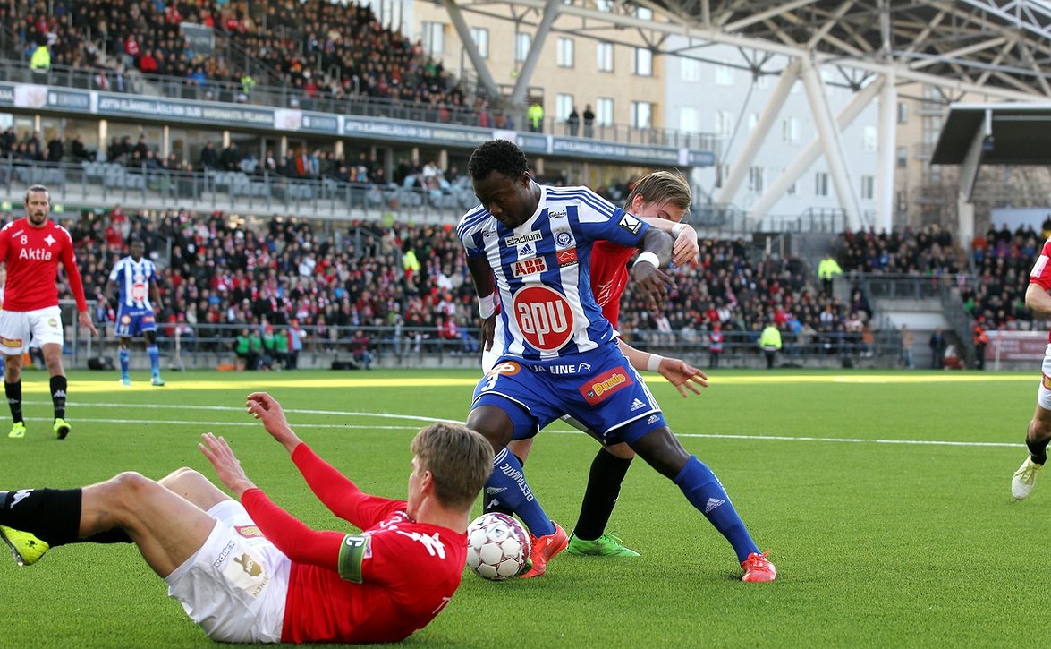 IS:n livestudio seuraa loppuunmyytyä Stadin derbyä