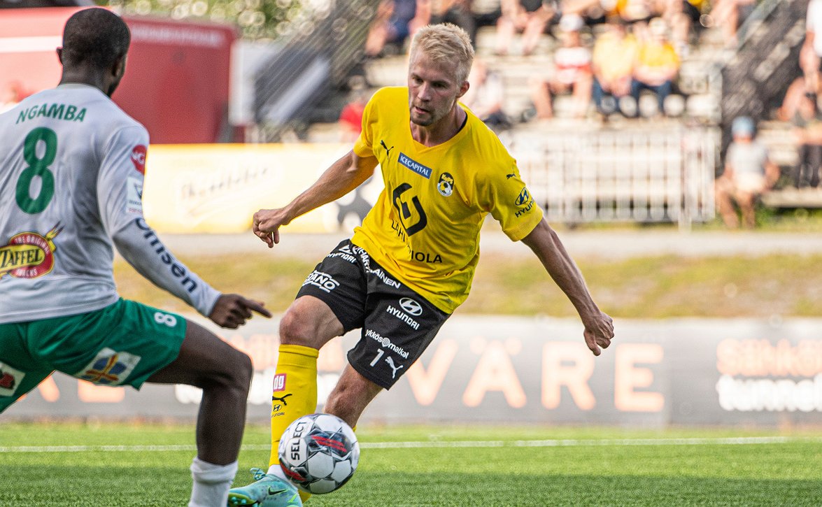 KuPS pelasi hallikauden päätteeksi perinteisen sisäisen ottelun - voittajajoukkue kylpylähemmotteluun