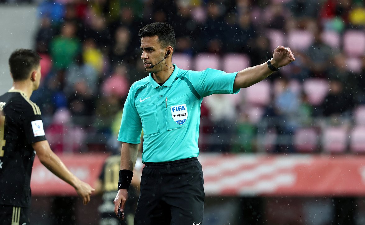 Mohammad Al-Emara erotuomarina alle 17-vuotiaiden EM-lopputurnauksessa Kyproksella