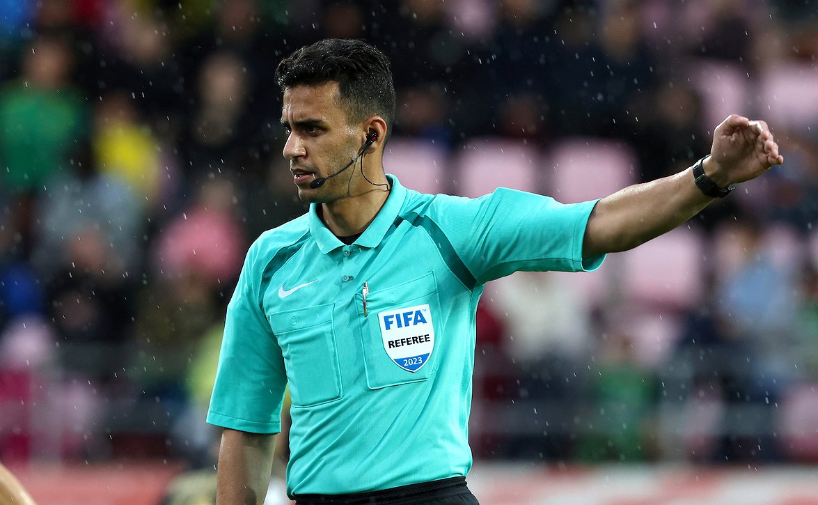 Al-Emaran erotuomarikolmikko UEFA Youth Leaguen ottelussa Madridissa keskiviikkona