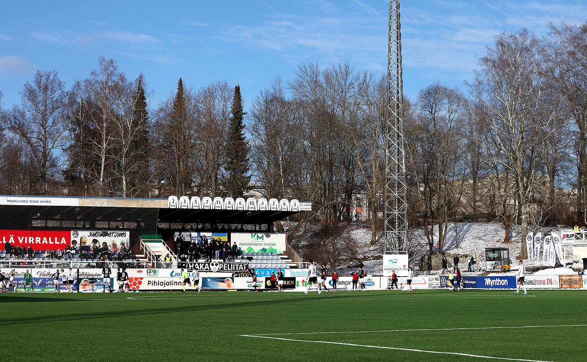 ​Tehtaan kenttä liekeissä – Hakan perinteikäs kotiareena palaa