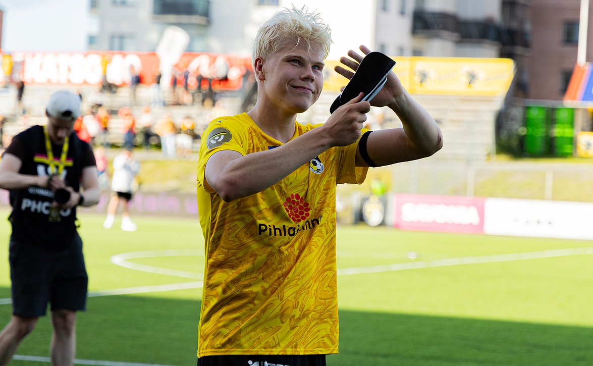 "Erityinen hetki ja upea päätös" - KuPS antoi voitokkaat jäähyväiset Otto Ruopille