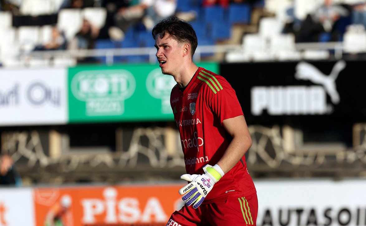 Hemmo Riihimäki palaa SJK:sta KuPS-maalille - "Kovempaa kilpailua ei tällä pelipaikalla löydy"