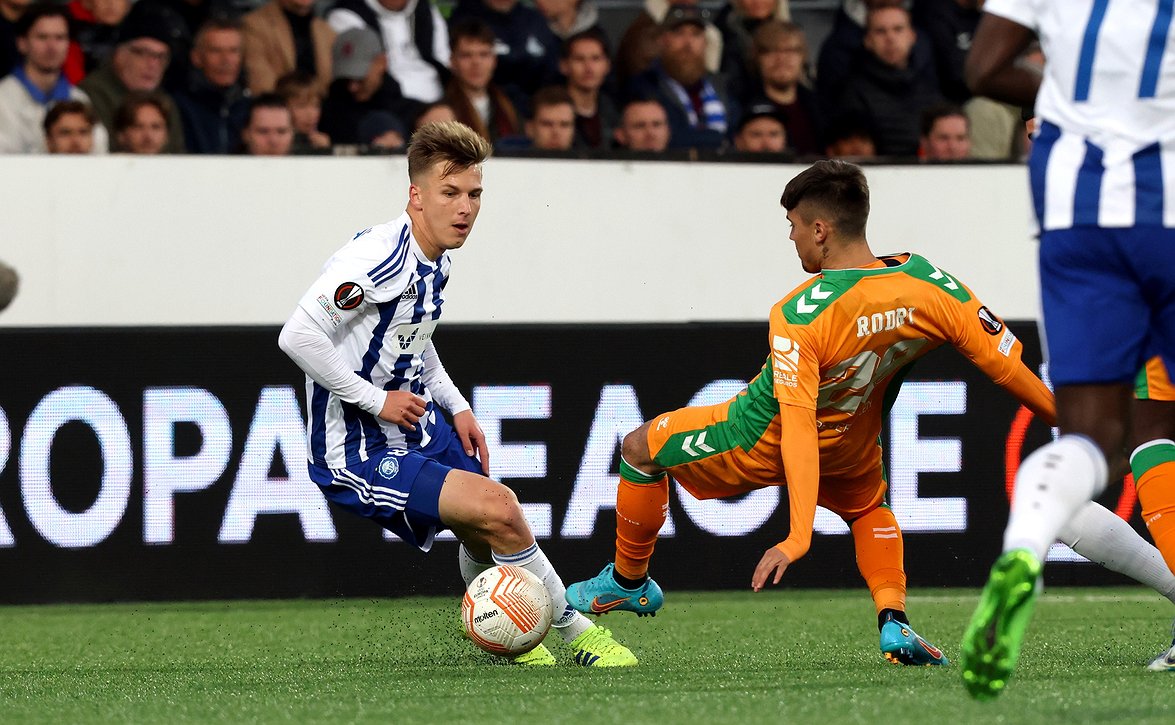 "Täytyy sopeutua kotiyleisöön, vauhtiin ja prässiin" - HJK:lla edessä iso haaste Roman vieraana