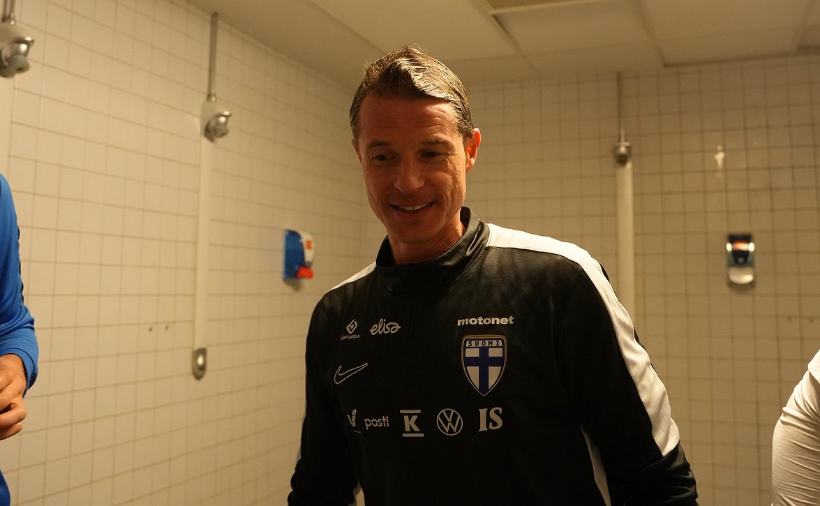 "Mieletön jengi kasassa" - Mika Lehkosuo ylisti Pikkuhuuhkajien taivalta EM-kisoihin