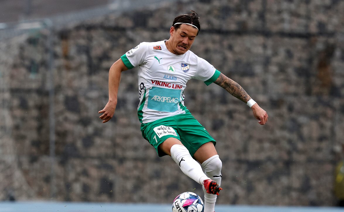 ​"Tuntui että haluan takaisin" – Adam Larssonille paluu IFK Mariehamniin oli helppo päätös