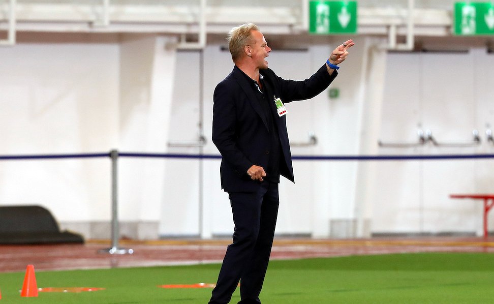 "Haemme pisteitä entistä tavoitteellisemmin" - Malinen jatkaa innolla Pikkuhuuhkajissa