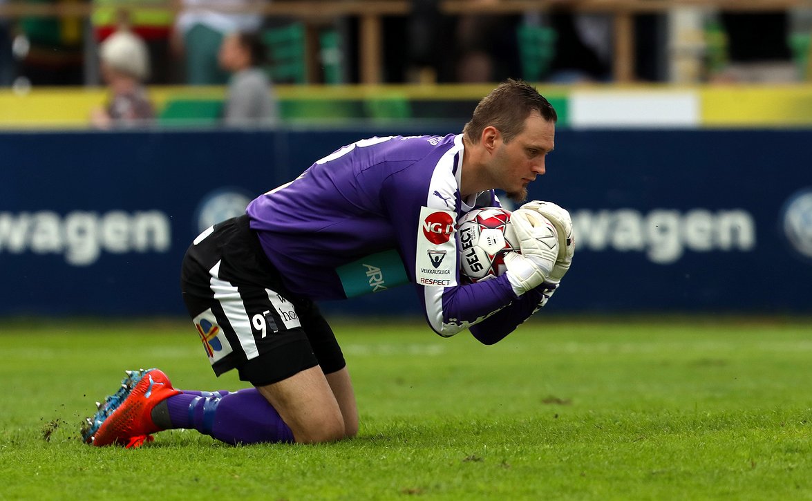 ​IFK Mariehamnin pelaajaesittelyt käyntiin – kuinka usein Oskari Forsman käy saunassa?