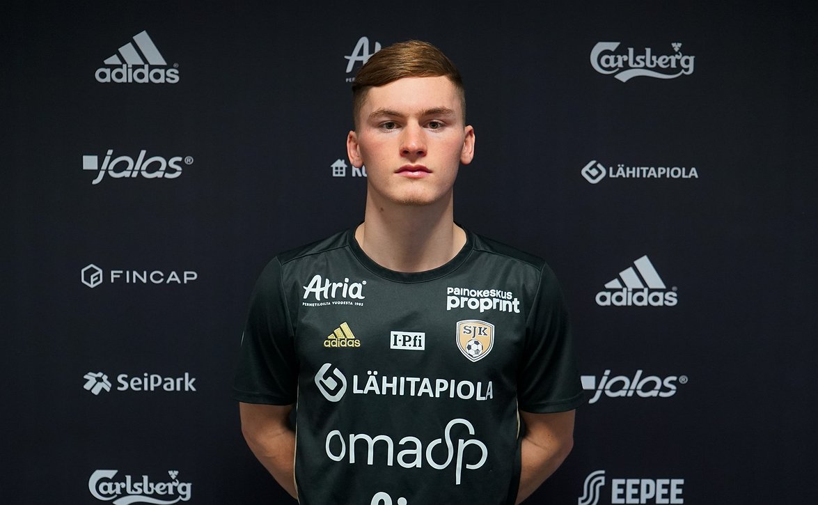 Alfie Bates siirtyy Walsallista pitkällä sopimuksella - SJK vahvisti keskikenttäänsä