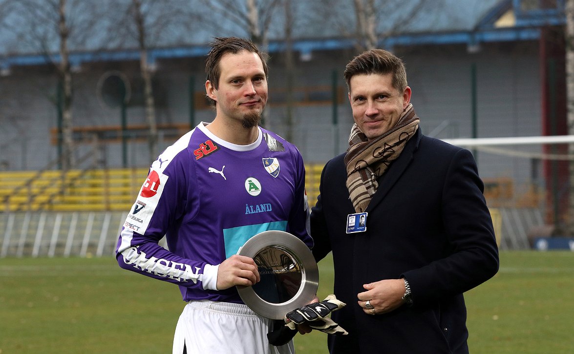 Timo Marjamaa käy päättynyttä kautta läpi Veikkausliiga ja Naisten Liiga -podcastissa