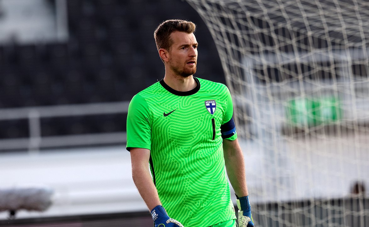 ​Huuhkajien avaus Kazakstania vastaan - Hradecky kapteenina