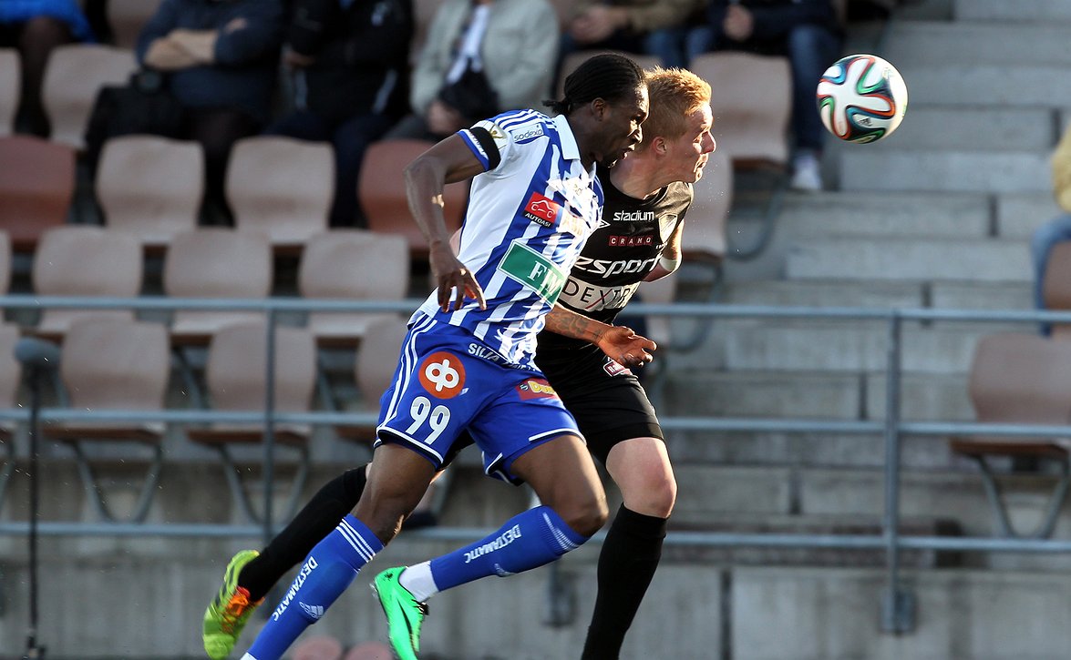 Ojala ja Kandji HJK-paidassa Liverpoolia vastaan