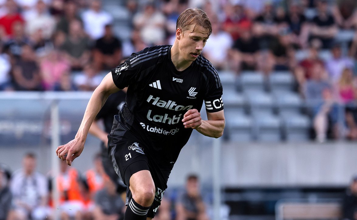 Matias Vainionpää kantaa nauhaa - FC  Lahden kapteenisto kaudelle 2026 nimetty