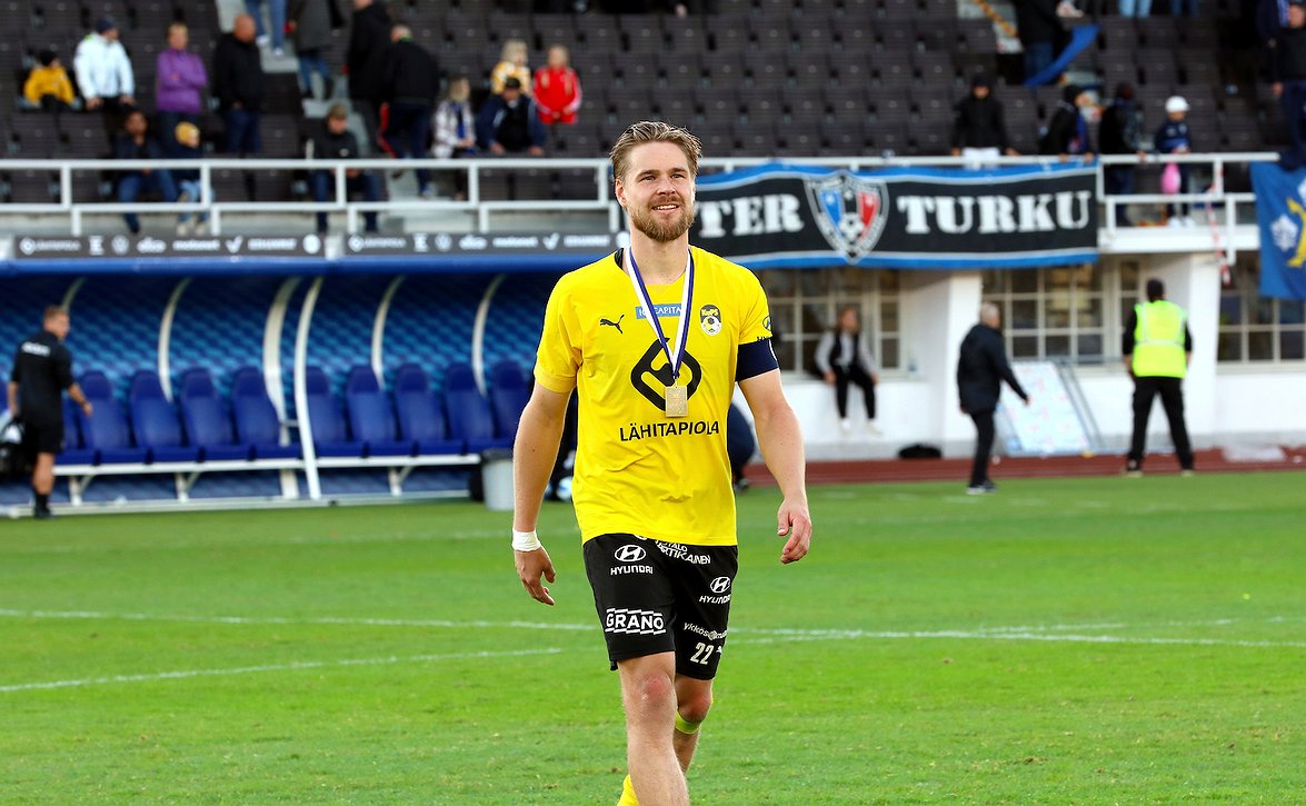 ​"Varmasti nälkää molemmilla" – KuPS:n Henri Toivomäki odottaa hyvää ottelua Honkaa vastaan