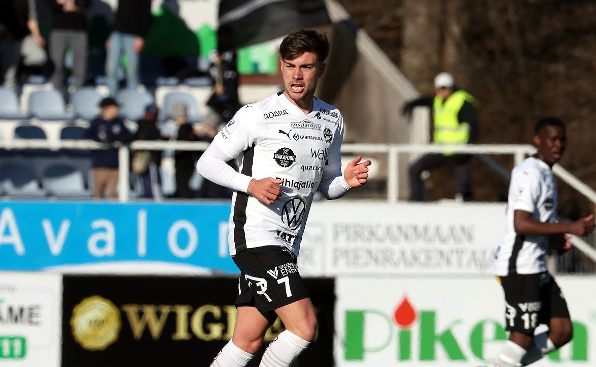"Koen että tämä pelityyli sopii minulle" - Oliver Whyte jatkaa FC Hakassa