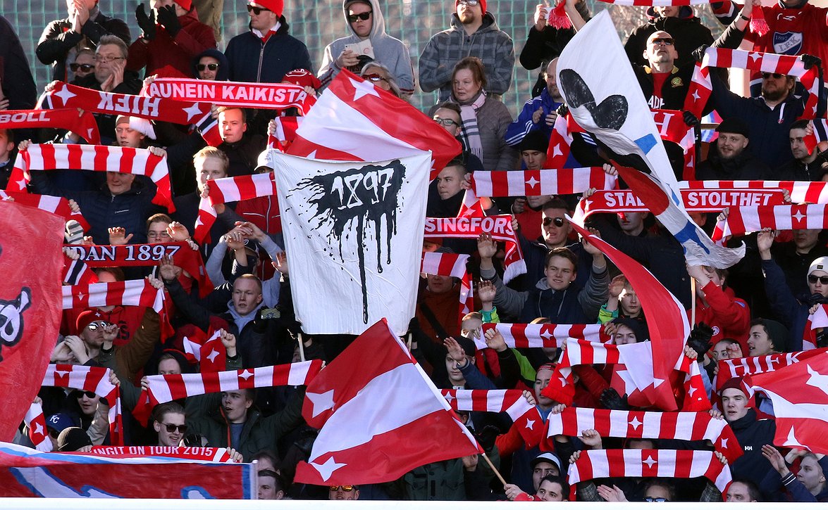 Sonera Stadiumin itäkatsomo auki kaimaseurojen kohtaamisessa