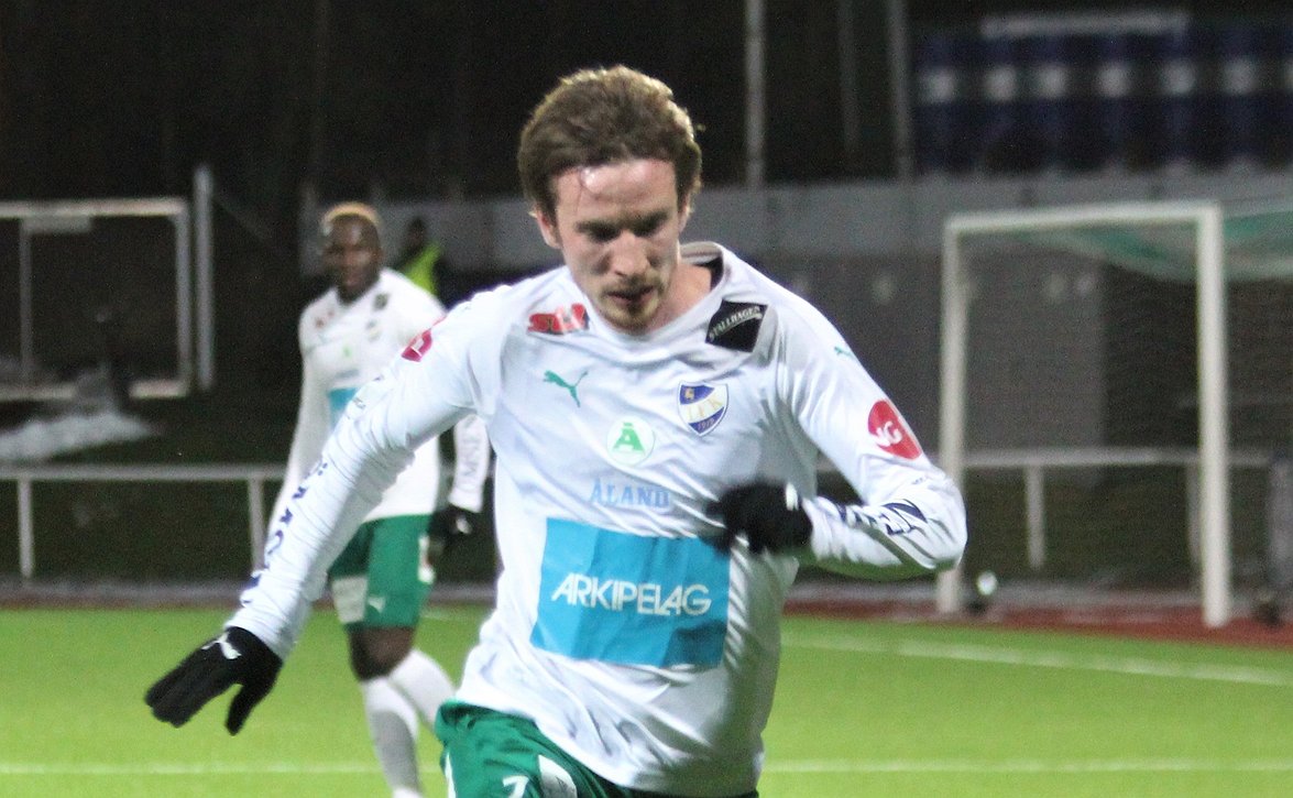 ​"Sarjataulukon ylemmälle puoliskolle" – IFK Mariehamnin Riku Sjöroosilla vahva luotto menestykseen