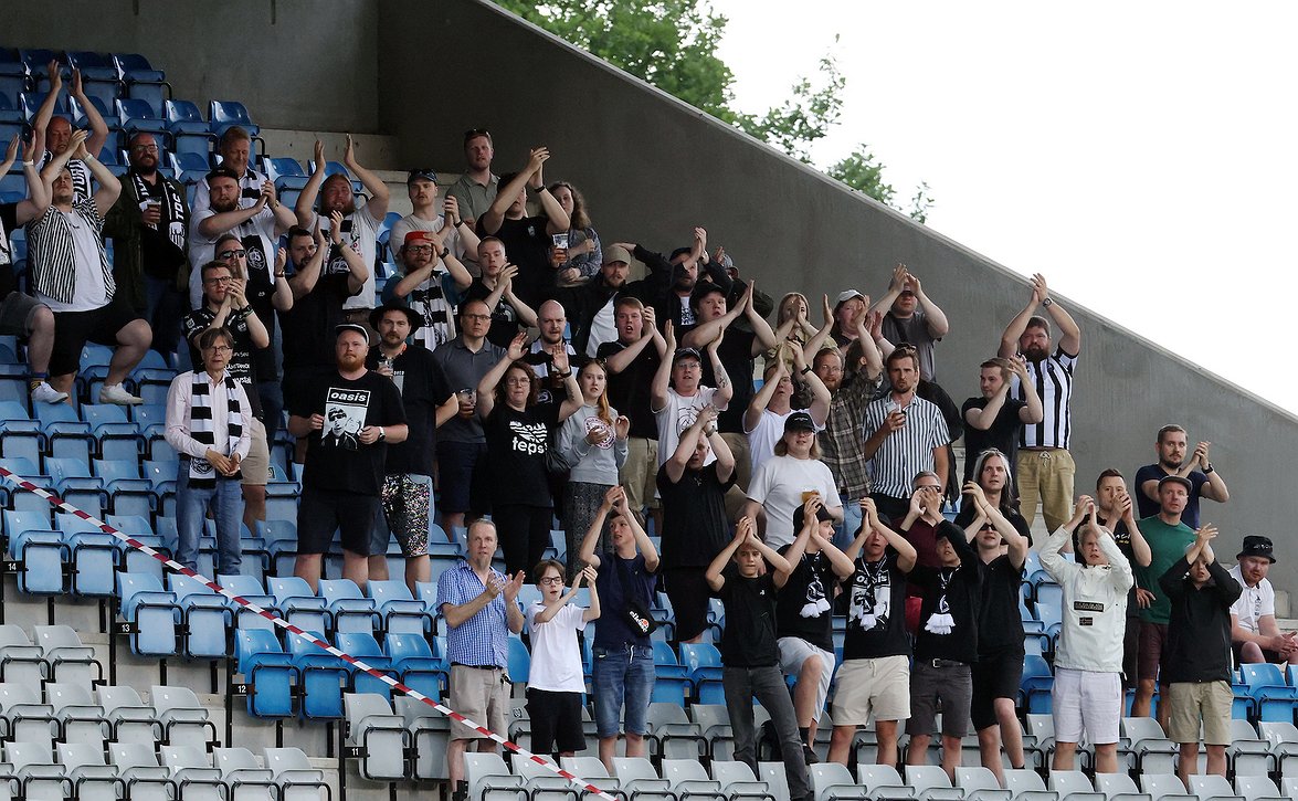 Enric Vila jatkaa TPS:ssa päävalmentaja Ivan Piñolin oikeana kätenä